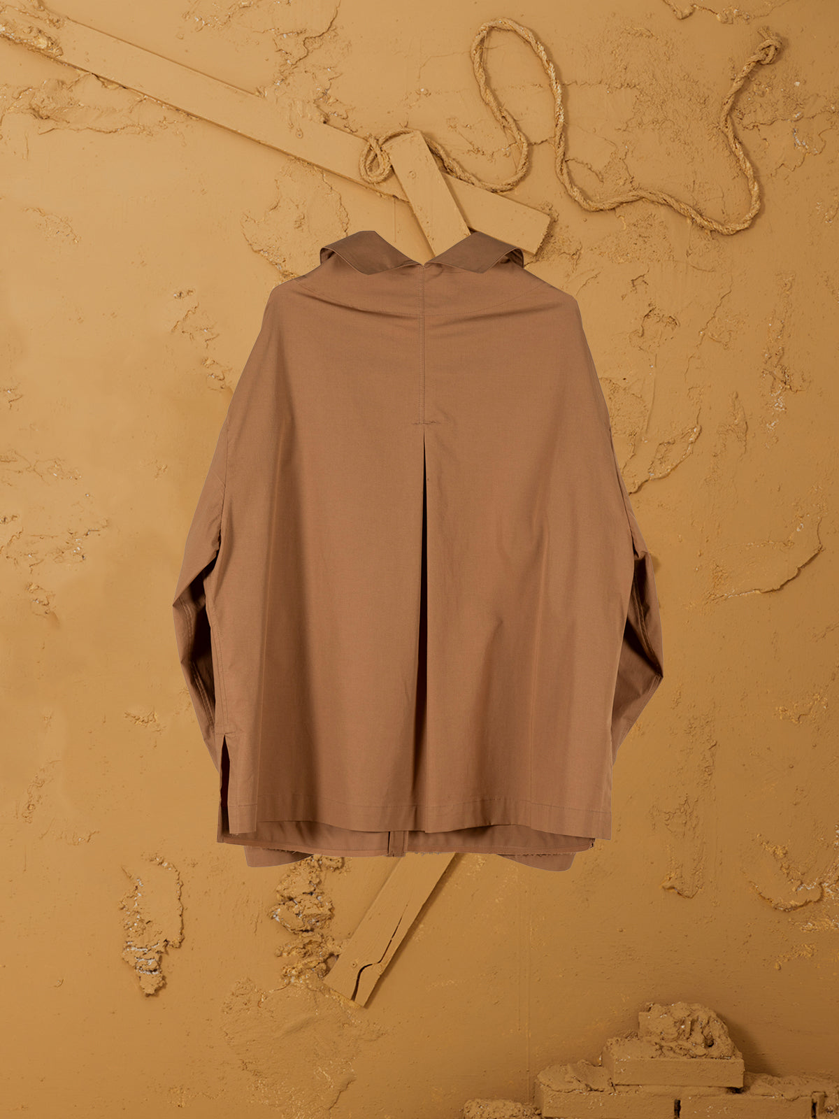 Tíscar Espadas_THE OBLIQUO SHIRT SAND_Hover Image