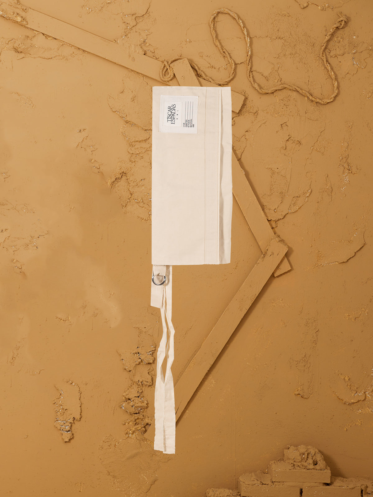 Tíscar Espadas_THE EMPTY TABLE POUCH_Hover Image