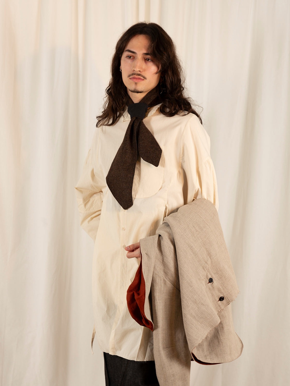 Tíscar Espadas_THE BIG TRIANGLE TIE BROWN WOOL_Hover Image