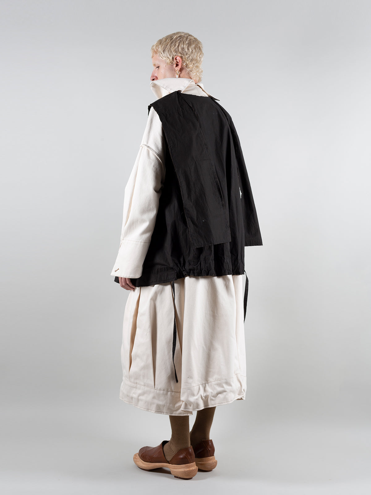 Tíscar Espadas_THE COAT VEST_Hover Image