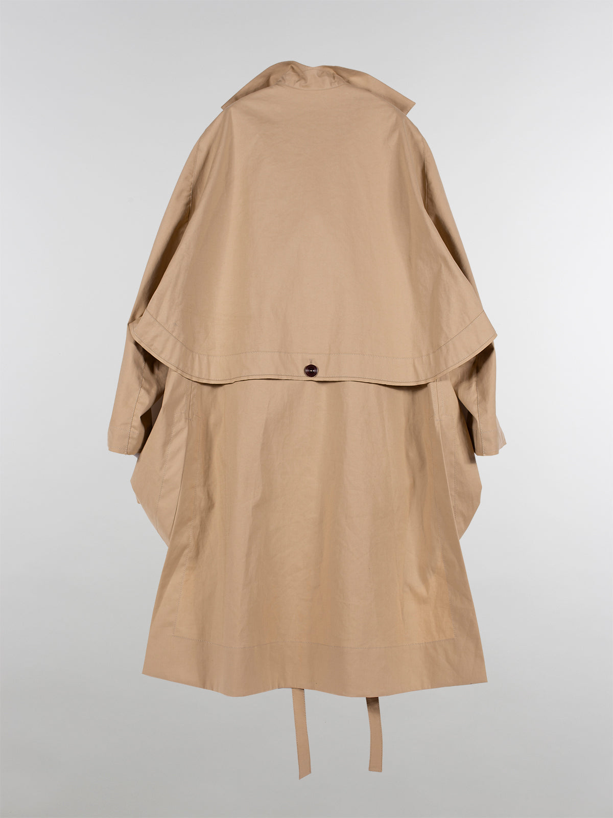 Tíscar Espadas_THE POPE COAT_Hover Image