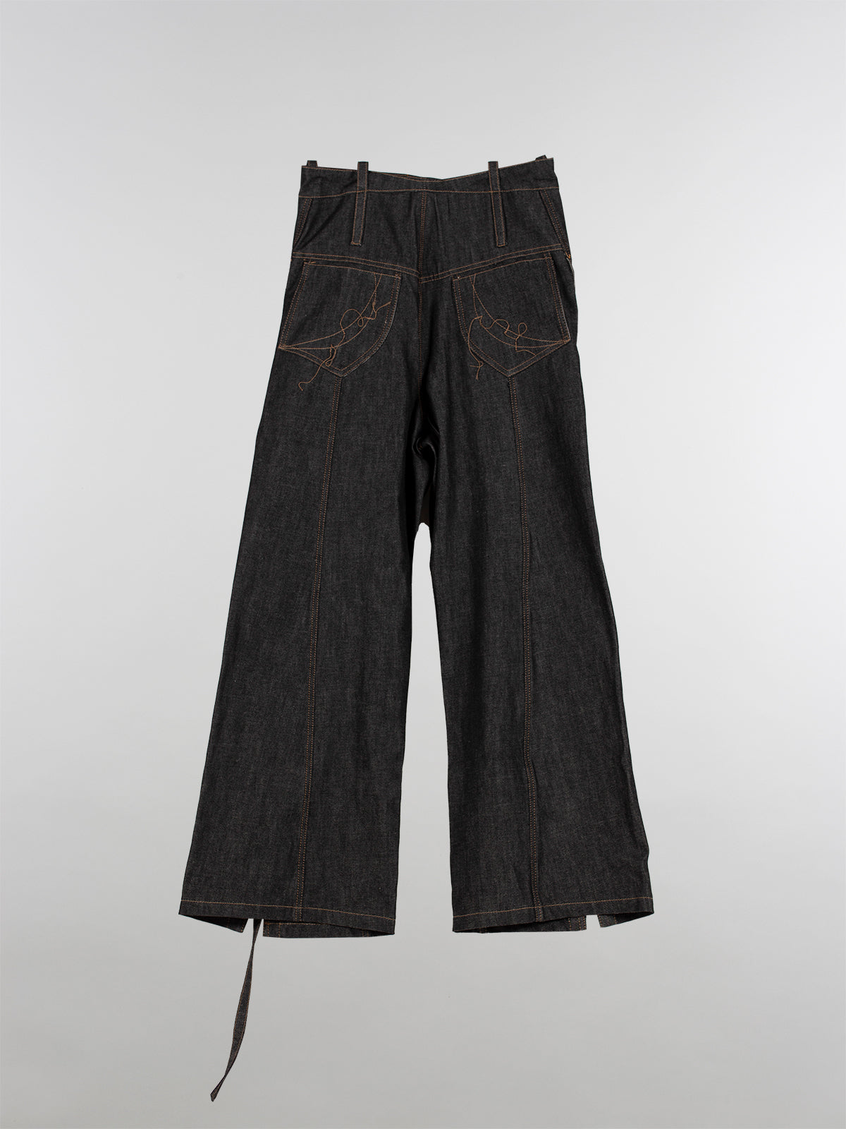 Tíscar Espadas_THE TAURUS JEANS_Hover Image