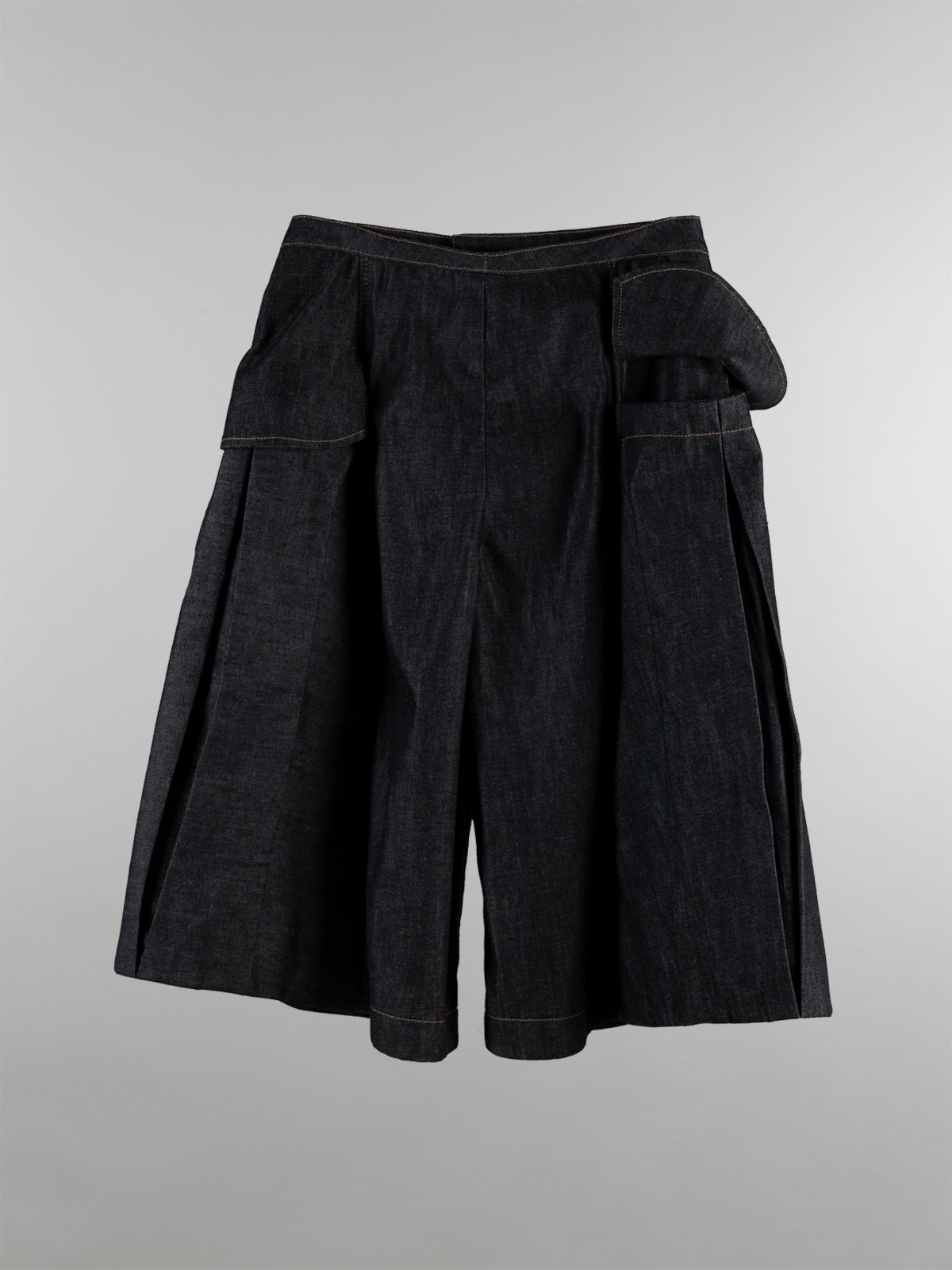 Tíscar Espadas_THE TRAVELLER SHORTS DENIM_Hover Image