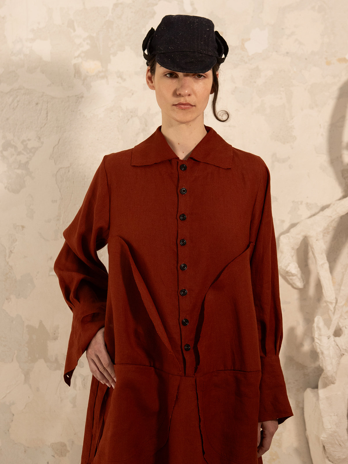 Tíscar Espadas_THE BLUE EAR CAP_Hover Image