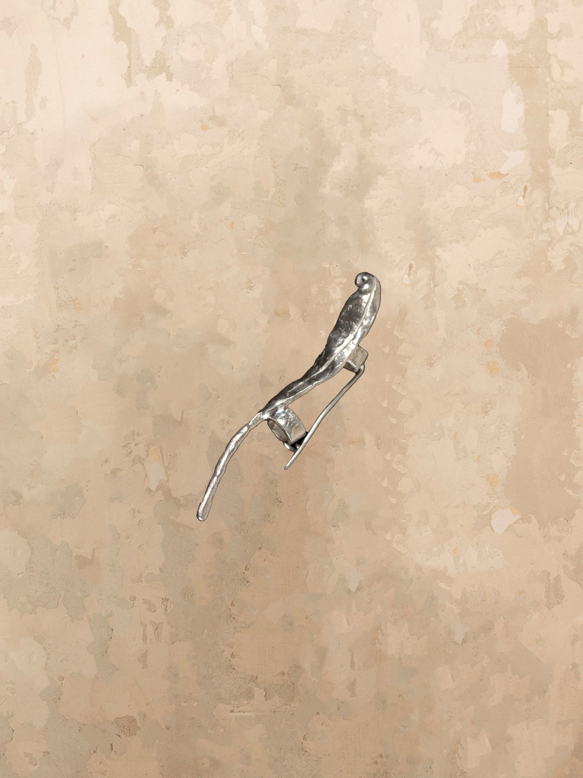 Tíscar Espadas_THE EMPTY BROOCH_Hover Image