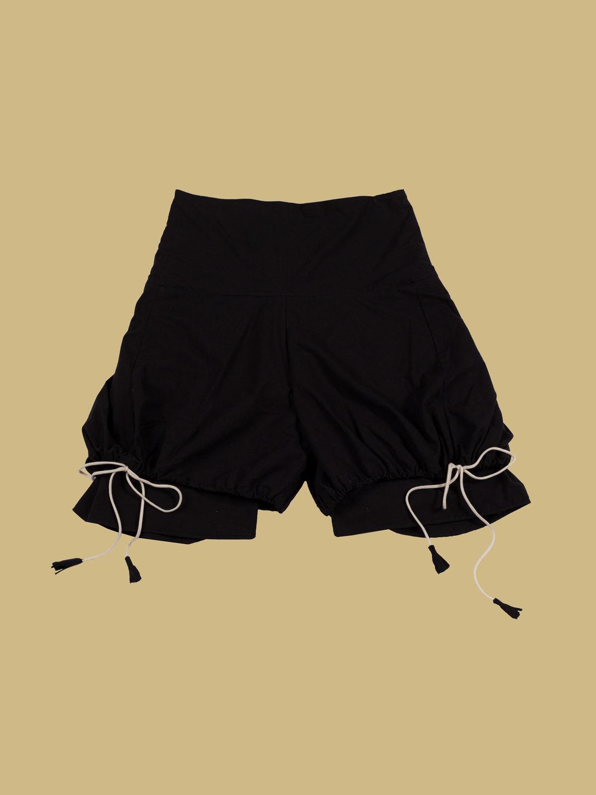 Tíscar Espadas_THE BLACK CLAVEL SHORTS_Hover Image