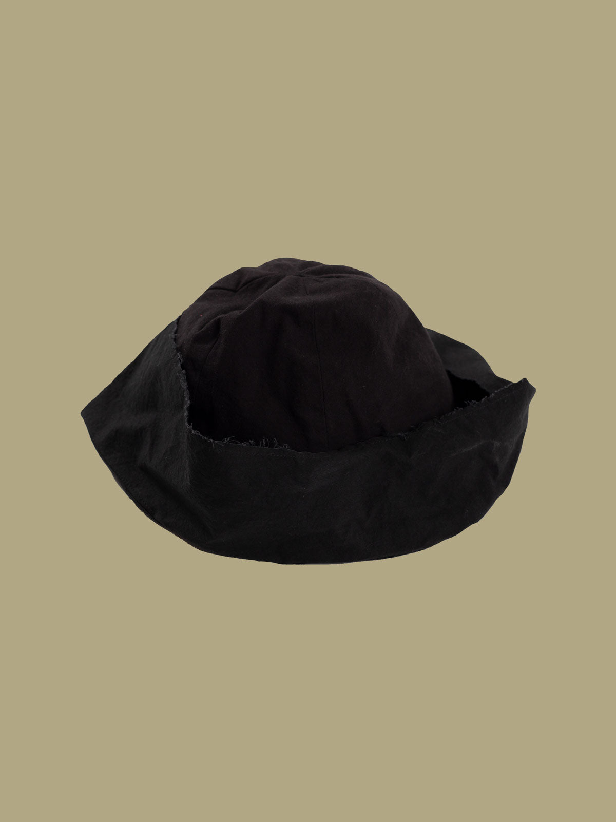Tíscar Espadas_THE BLACK MONDAY HAT_Hover Image